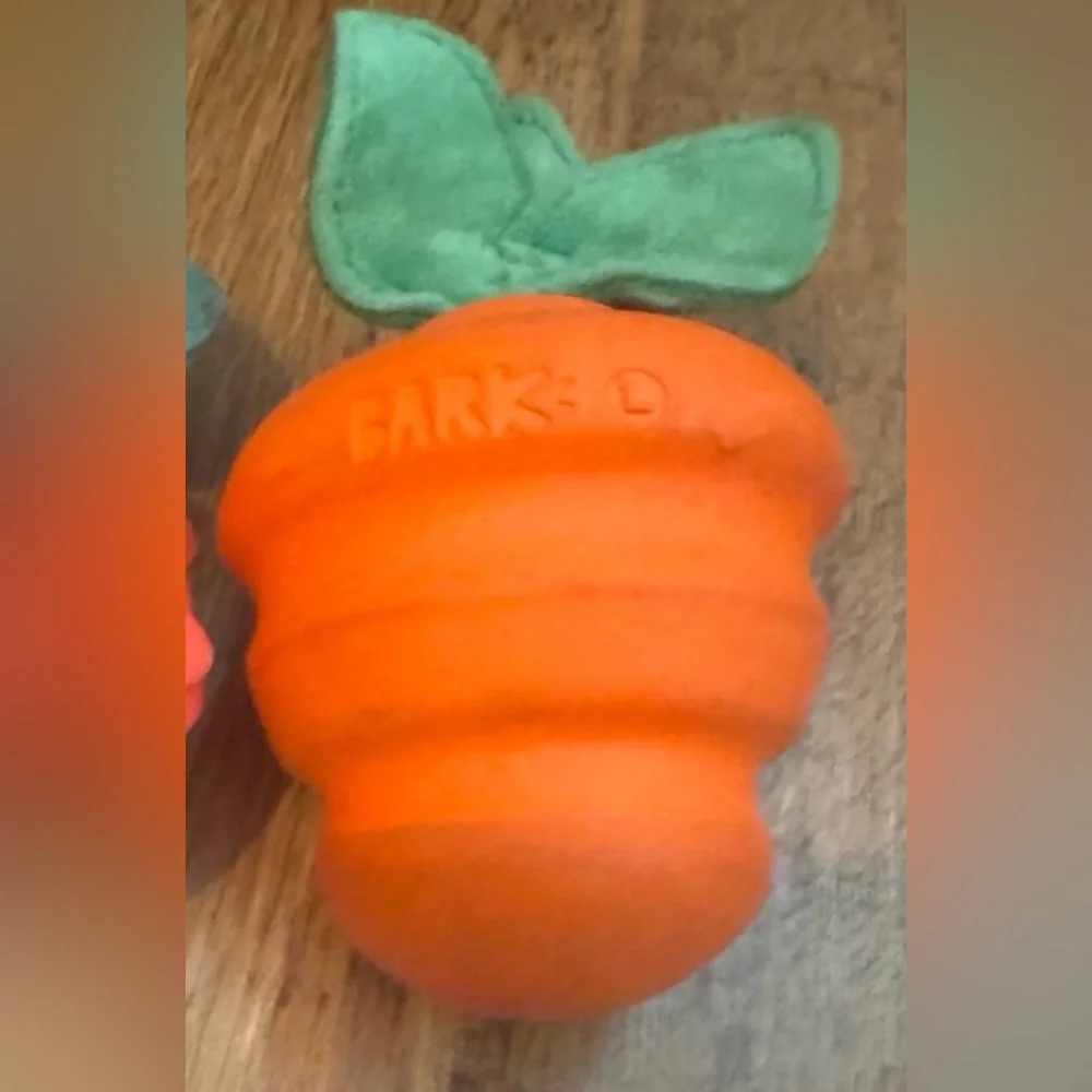 Bark Box Rubber Carrot L dog toy NEW without tags
